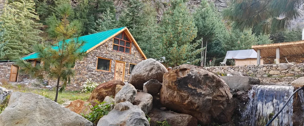 Camp or hotel in Kalpa